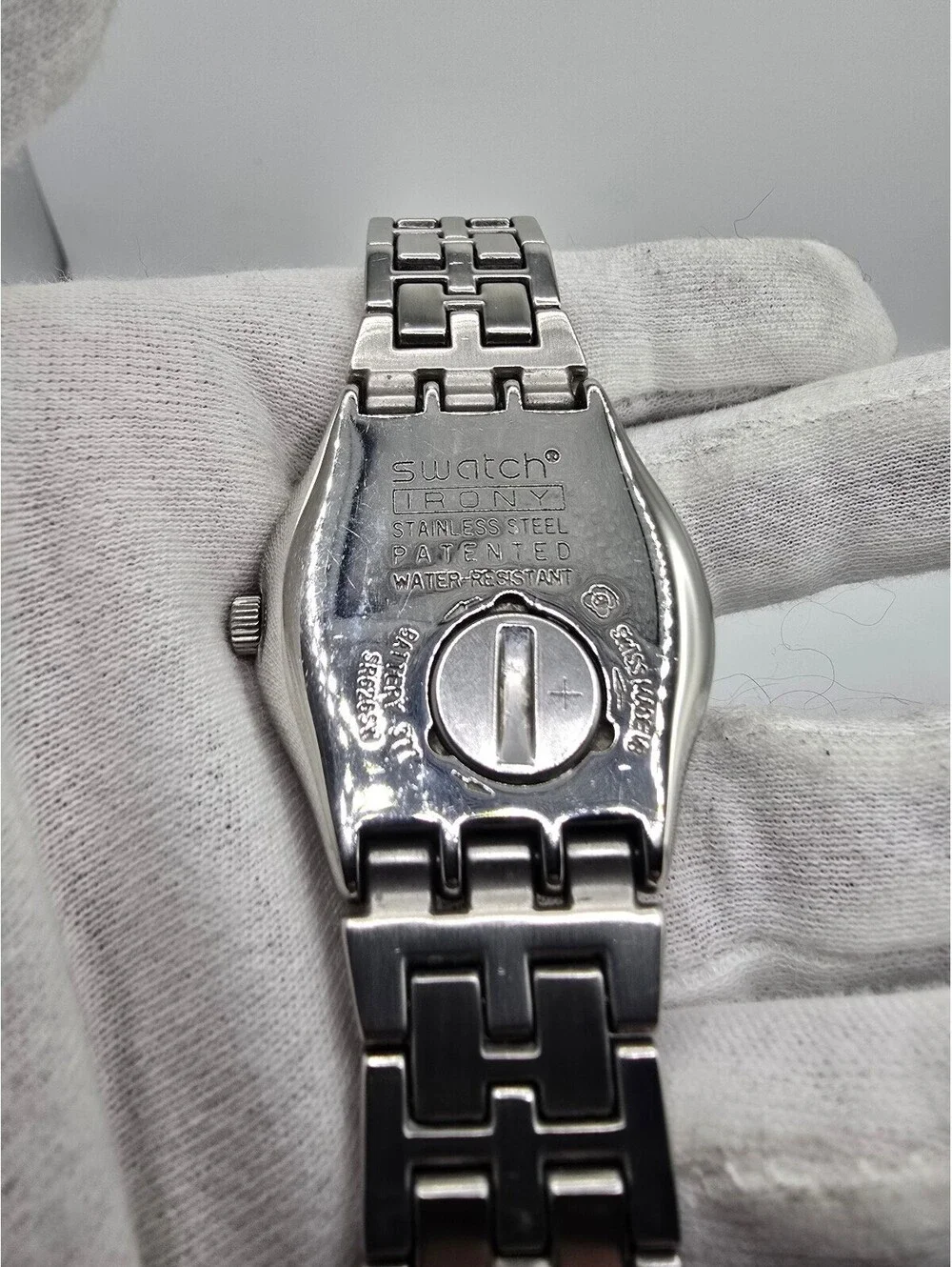 Swatch Irony Signoralia Women’s Quartz Analog Watch Silver Dial Stainless Steel